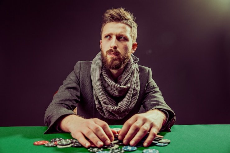 Antarmuka Teen Patti menampilkan kartu pemain dan opsi taruhan